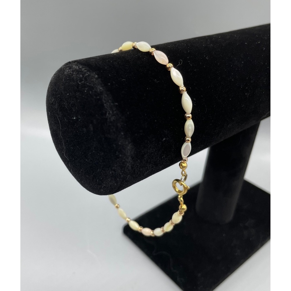 Vintage Mother of Pearl Marquise Bead Bracelet Gold Tone Spring Ring Clasp 7in‎